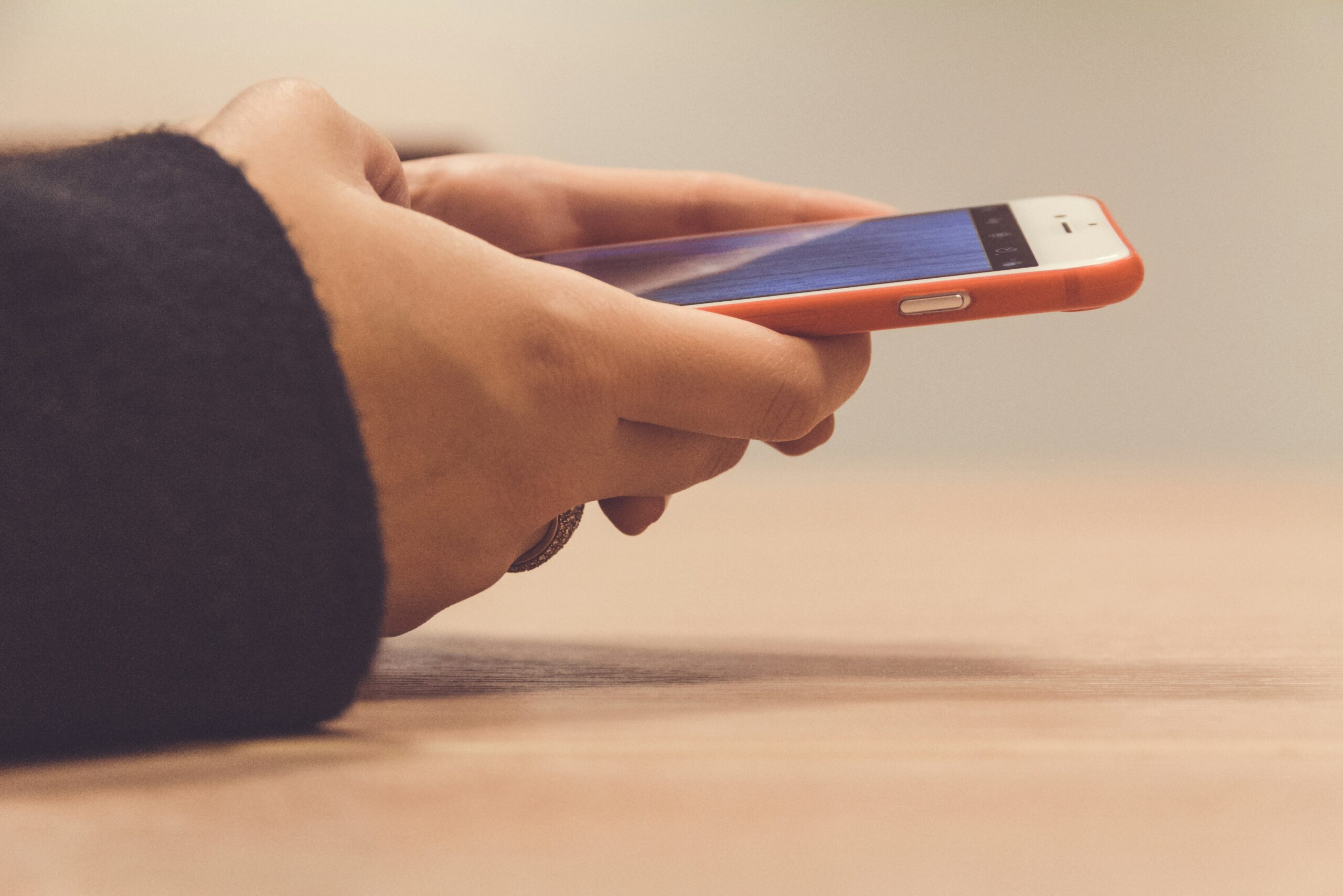 Pornografie und sexualisierte Gewalt im Netz: Das können Eltern und pädagogische Fachkräfte tun